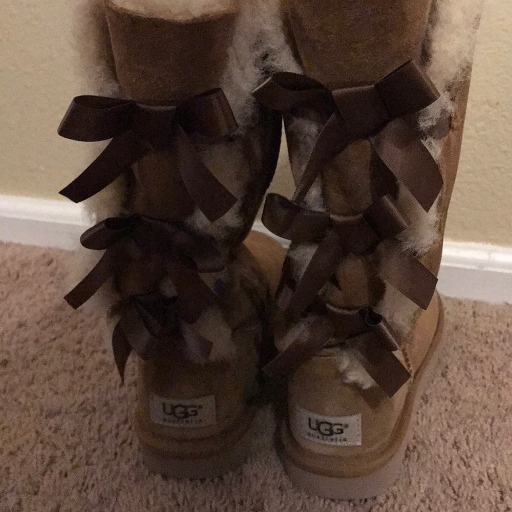 Genuine UGG Triple Bailey Bow Boots Sz 6